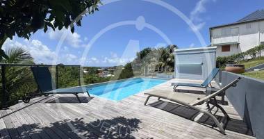 a vendre magnifique villa f3 + studio + bungalow au gosier à 663 158 €