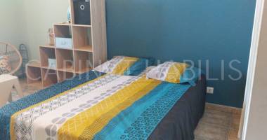 a louer - studio meuble d'environ 32m2 - saint-gilles-les-bains - 850,00 charges comprises