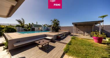 saint-pierre - pierrefonds : maison f7 + f2, 2 garages et piscine sur 1321 m² de terrain