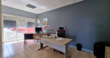 local commercial 48 m2 avec parking