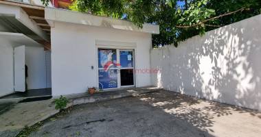 local commercial / bureaux 133 m2 avec parking