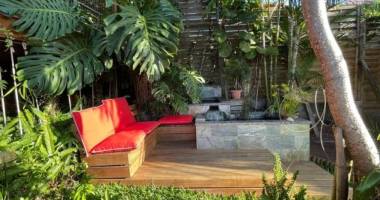 en vente belle maison d'architecte à la montagne, avec piscine et beau jardin.
