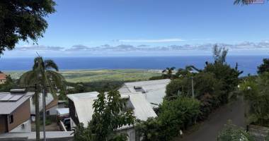 vue mer et montagne imprenable, maison f3+ de 54,54 m2 habitables + en rdj 35 m2 utiles + 40 m2 de varangue coté montagne et 12 m2 coté mer, implantée sur 331 m2 de terrain.