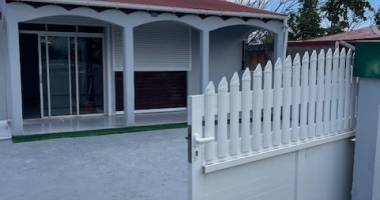 maison de ville entierement renovee type f5 de plain pied a proximite de toutes les commodites