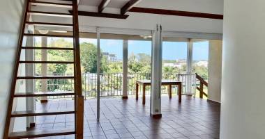 À louer   haut de villa t5 avec jardin et vue panoramique   secteur dugazon abymes