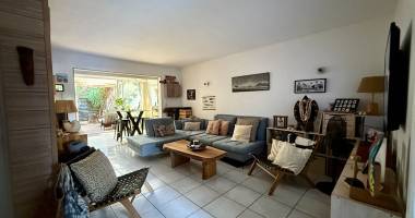 ermitage : t3 + bureau, jardin de 88m2, terrasse et parking à 500m du lagon