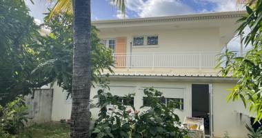 a vendre grande maison au coeur de la possession