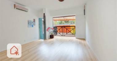 local 70 m2 avec petite terrasse