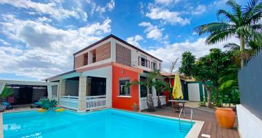 villa avec piscine et t2 indépendant - quartier résidentiel à la possession
