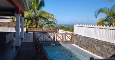maison familiale avec piscine à reprendre en main – la rivière saint-louis