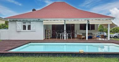 a vendre maison 5 pieces avec piscine À pierrette lamentin
