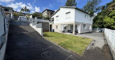 bois de nèfles st paul, bas de villa f4 de plain-pied avec jardin privatif   vue mer