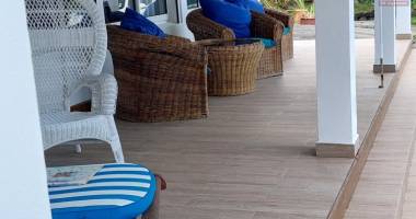 a louer grande villa  f3 meublée  de 109 m2 habitables aux avirons centre