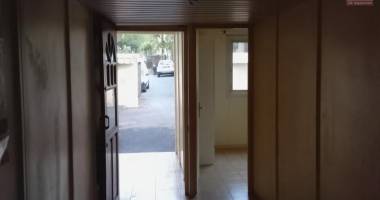 saint-gilles les bains 2 bureau 40 m2 + hall d'entrée + sas + wc et salle d'eau