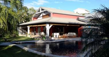 etang salÉ les hauts - villa t4  piscine + dépendance
