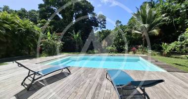 À louer villa f4 meublée * piscine * hauteurs lézarde  * 2 300 €/mois.