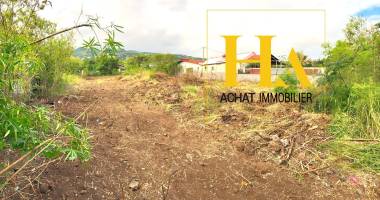 terrain constructible saint leu de 438 m² en zone auc