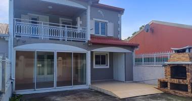 saint pierre - maison spacieuse- f5 de 150 m² -condé -ancienne rn3  - loyer 1 400 -libre de suite