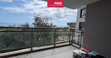 saint leu centre ville et lagon ! appartement 2 pieces avec varangue