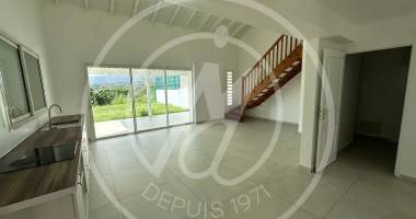 a louer 1800 € - villa t4 -  petit bourg