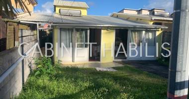 a vendre - ensemble de trois maisons - saint-philippe - 493 600 € hai