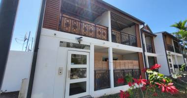 À vendre   studio lumineux, idéal investisseur ou étudiant   piscine et parking ,situé dans une résidence sécu