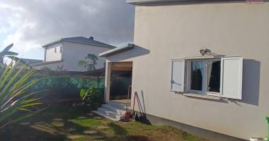 a louer charmante maison de type f4 sur la saline les hauts