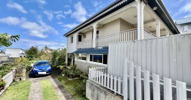 ptite ile 97429 - ensemble immobilier en parfait etat - bon rendement locatif - vue degagee
