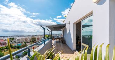 appartement t4 avec vue panoramique sur le secteur clinique sainte-clotilde