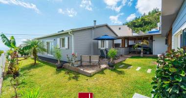 maison bois de nèfles sainte-clotilde