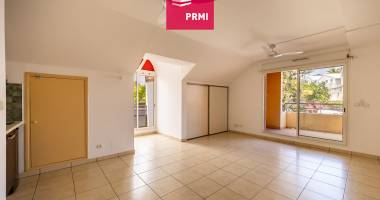st gilles  : grand t1 de 43m2 utiles + 1 pk sous-sol