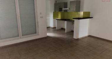 a louer joli appartement de type f3 au centre ville du tampon