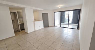 a louer : t3 refait à neuf proche jardin de l'etat