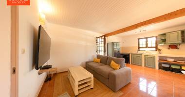 saint pierre -maison  f4 meublée de 90 m2 entièrement rénovée sur terrain de 1 000 m² - loyer 1 500  ttc -disponible des suite