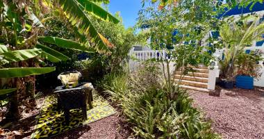 saint pierre 97410 - villa divisee en 5 appartements - proche plage et commodites - environnement prise