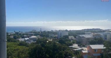 a vendre ce bel appartement de type f2 de 46,80m2 habitable sur la résidence passerelle à sainte clotilde.