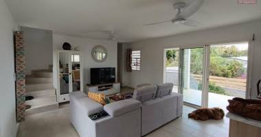 villa t2/3 neuve en  duplex de 84 m² – terrain 342 m² – vue mer – ravine des cabris