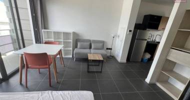 a louer magnifique studio neuf haut de gamme meuble et equipe pour étudiant le tampon centre ville