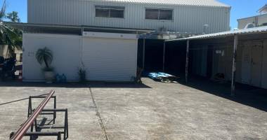a louer entrepôt 870 m2 à ste marie 